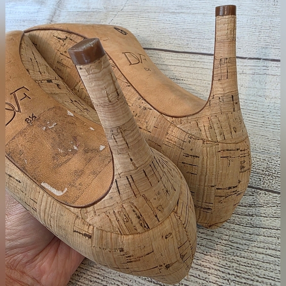 Diane Von Furstenberg DVF Tan Cork Point Toe Women’s High Heels Pumps Size 8.5 - Picture 11 of 11
